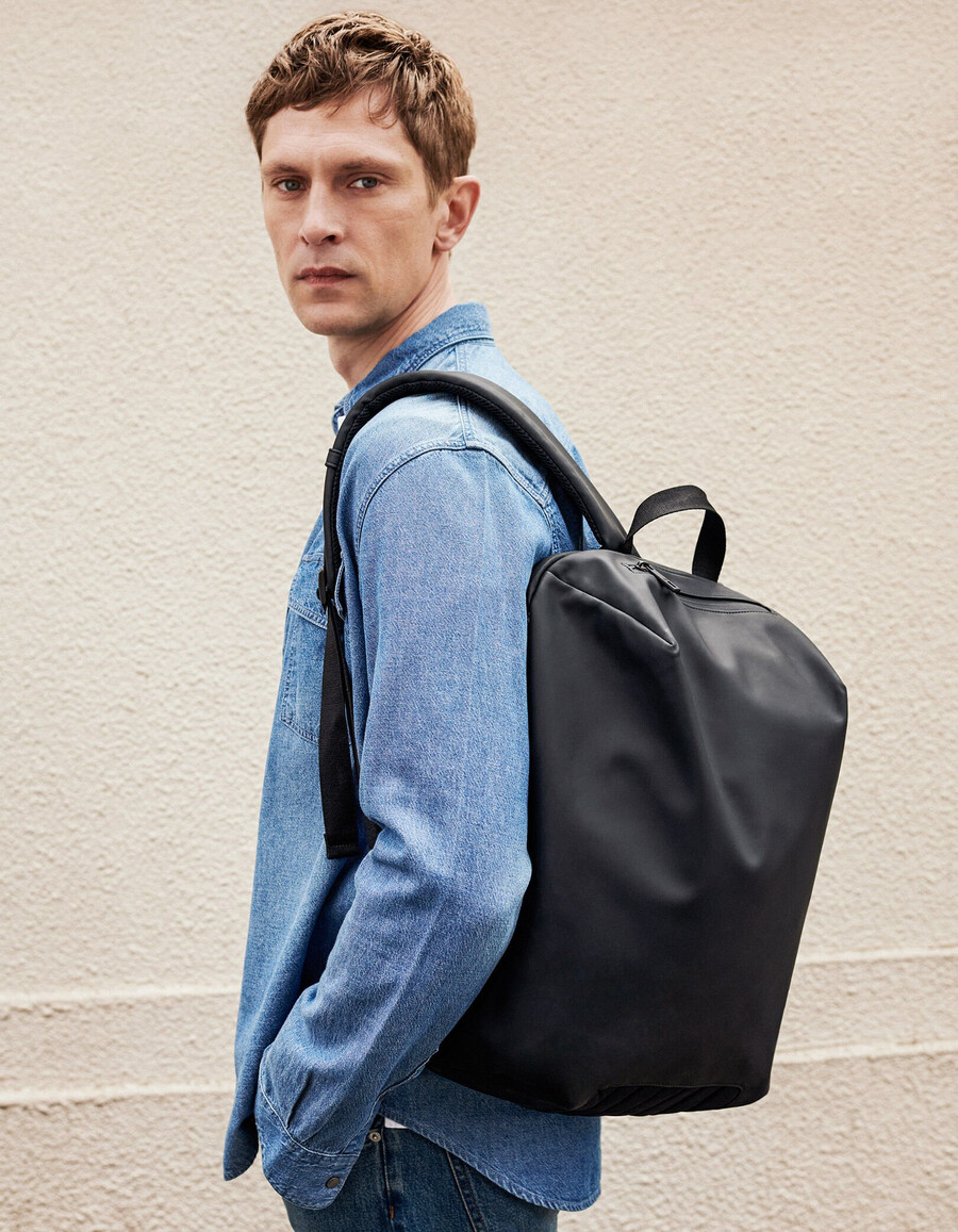 zaino da uomo in nylon effetto gomma nero