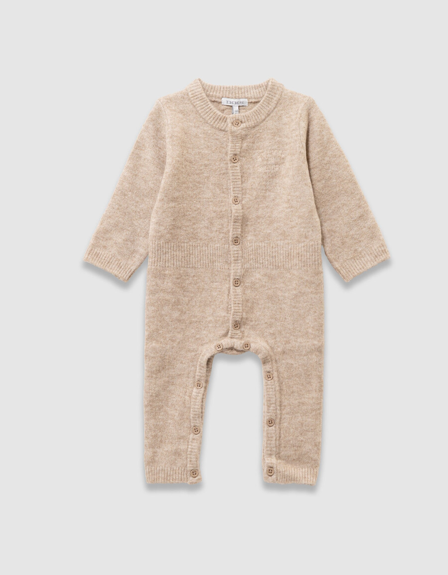 completo con tuta e berretto in maglia beige per neonati
