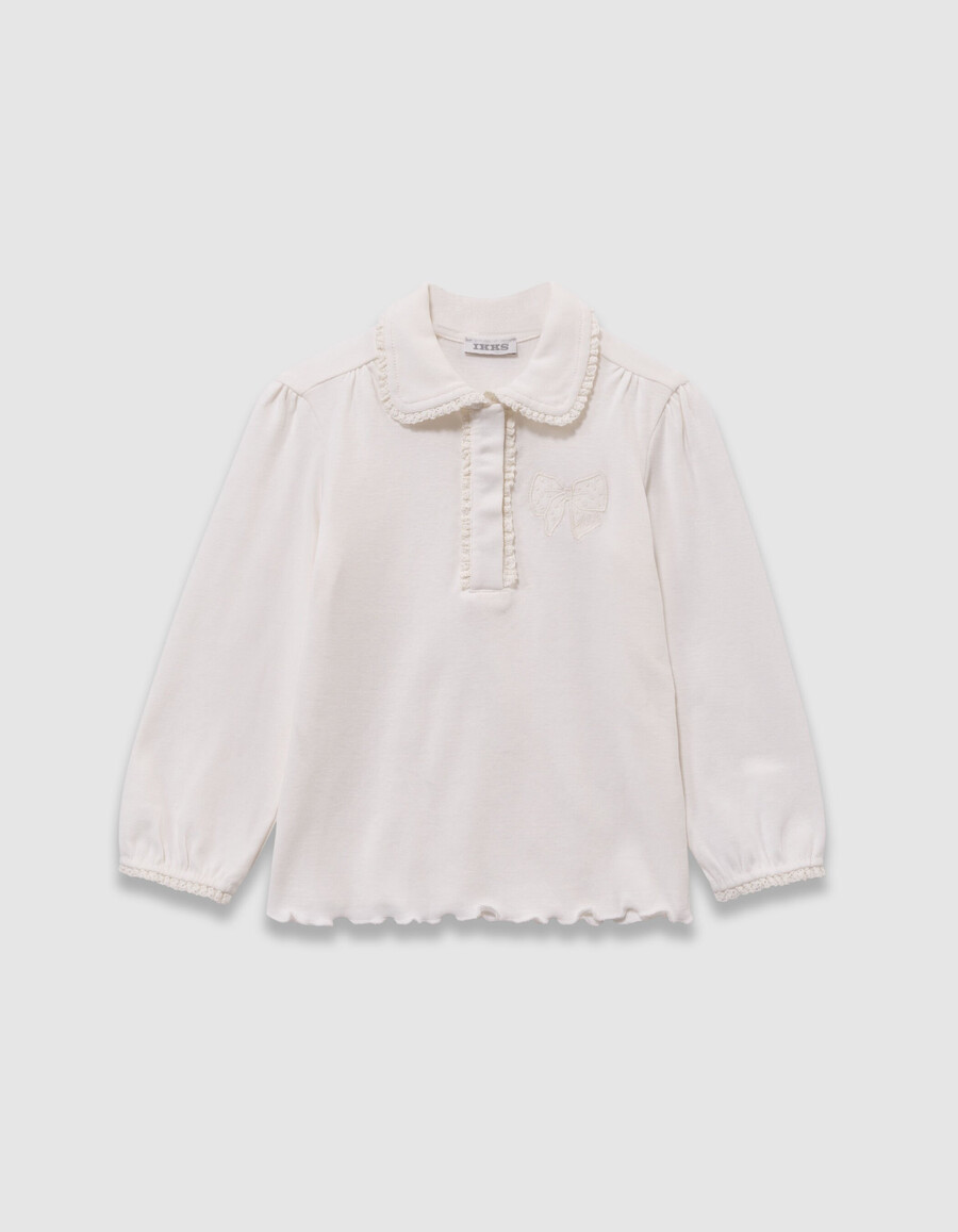 t-shirt écru da bambina con fiocco ricamato e dettagli in pizzo