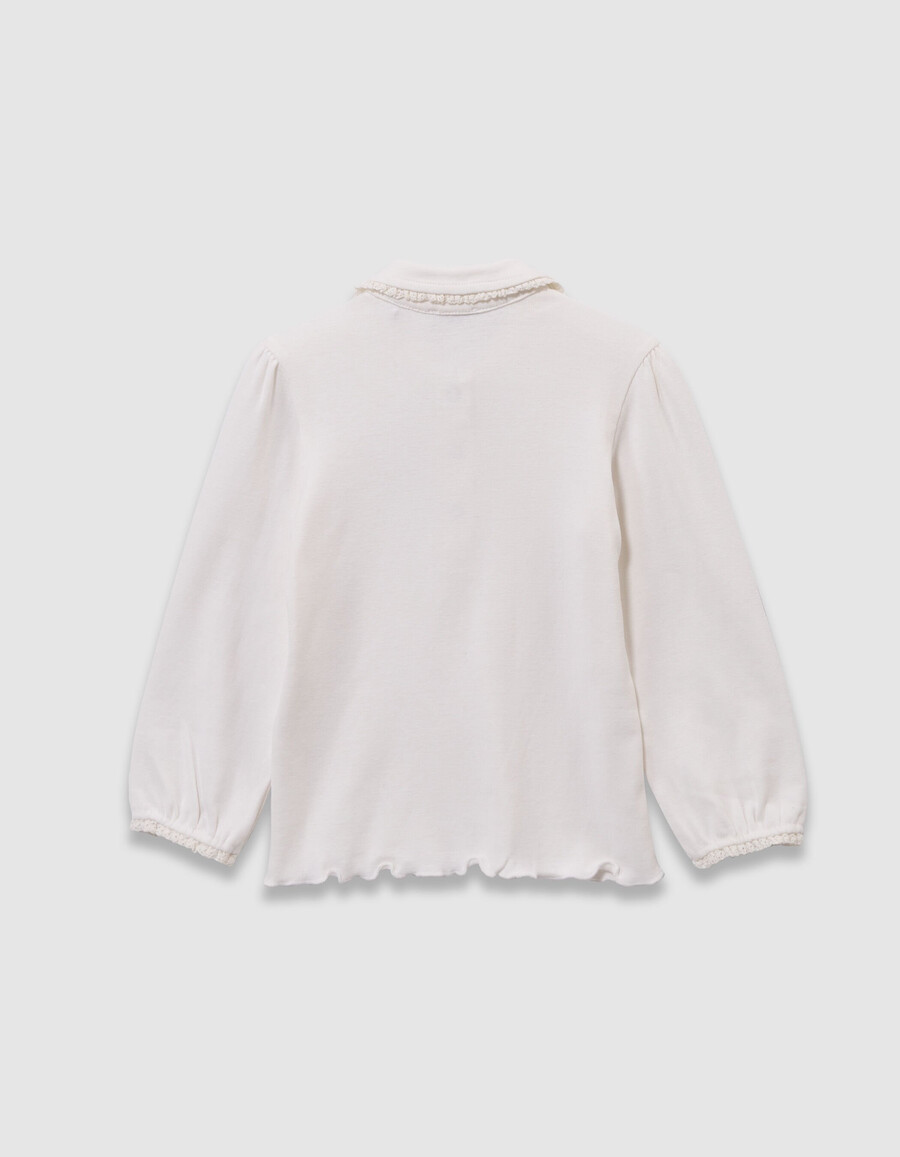 t-shirt écru da bambina con fiocco ricamato e dettagli in pizzo
