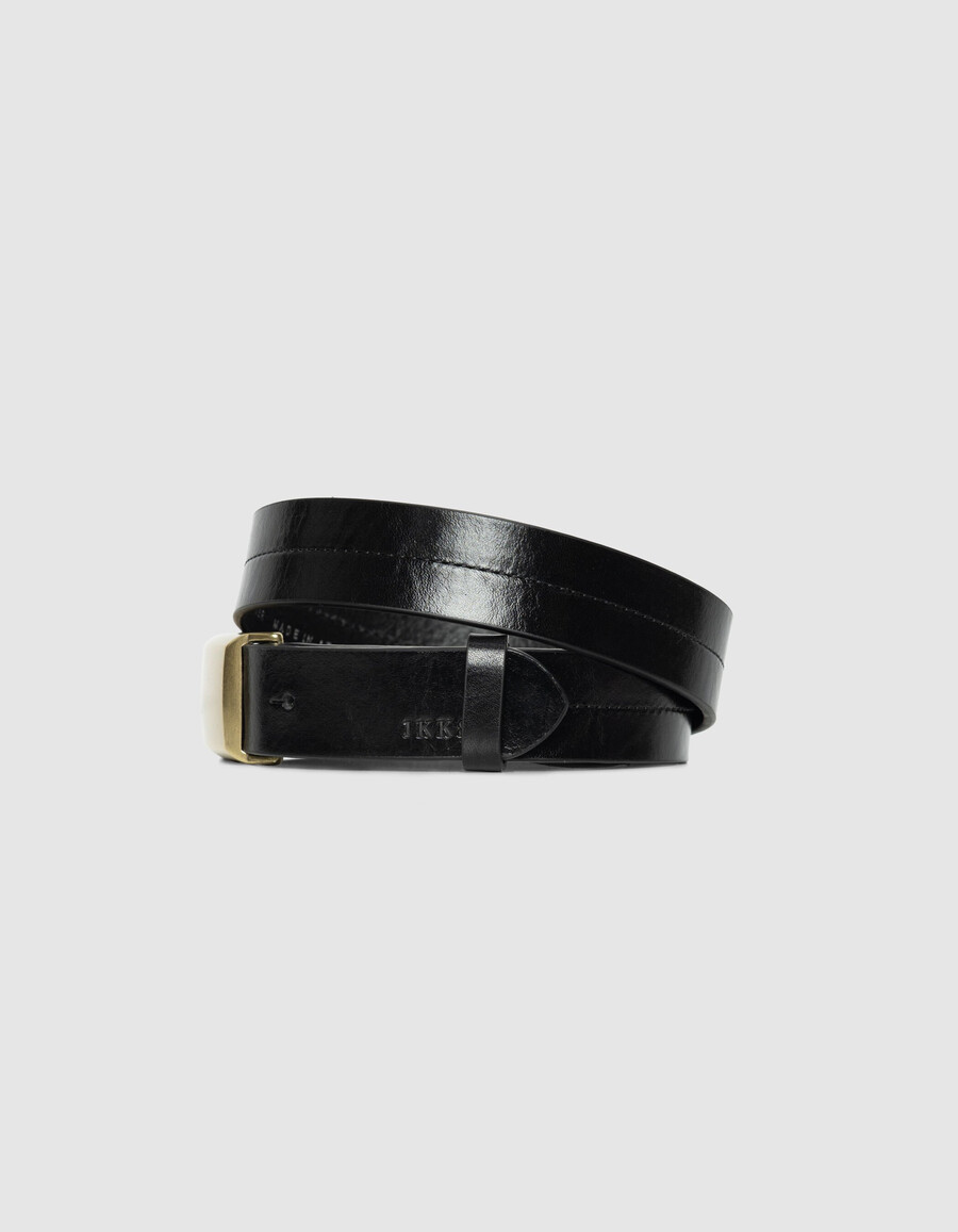 cintura da donna in pelle nera con fibbia in metallo giallo