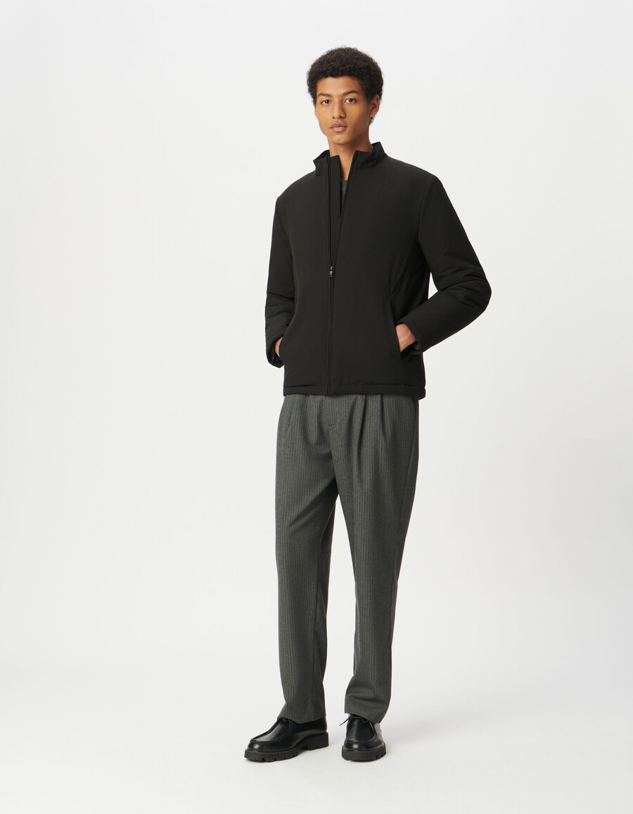 giacca imbottita leggera nera con collo alto da uomo