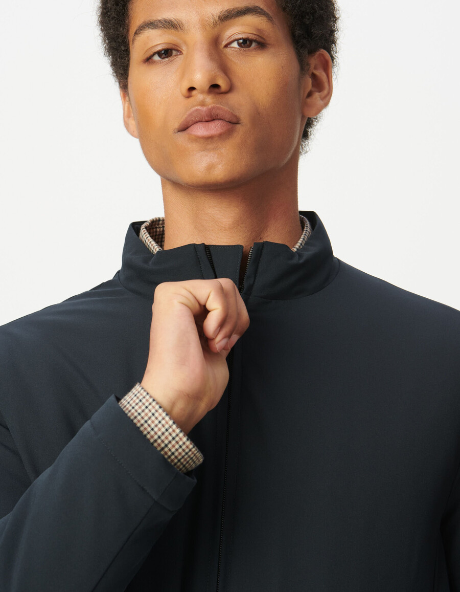 giacca leggera imbottita con collo alto blu navy da uomo