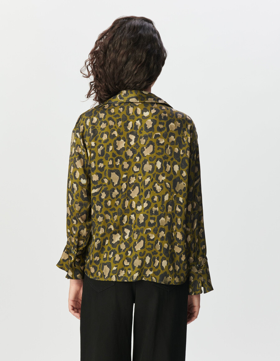 camicia da donna a maniche lunghe color cachi stampa leopardata tachist