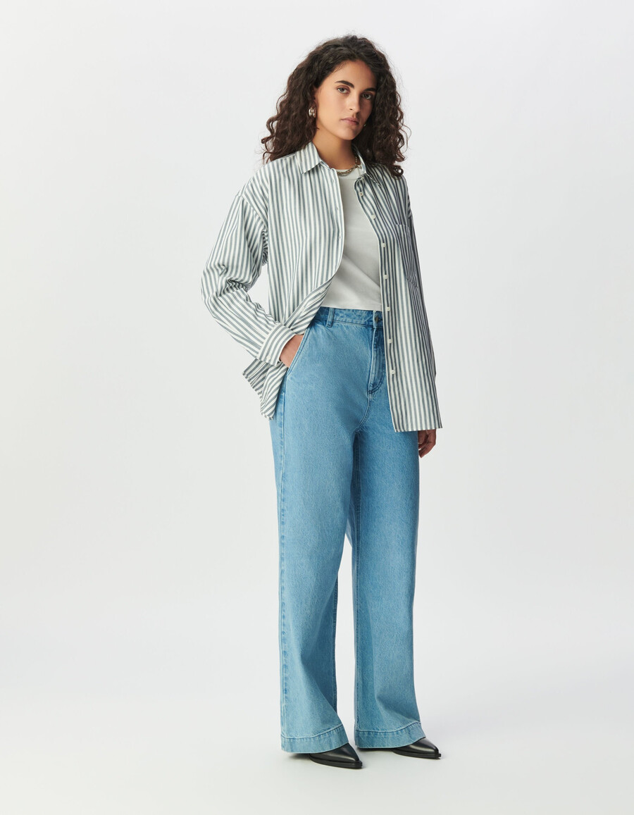 camicia a righe blu e bianche da donna