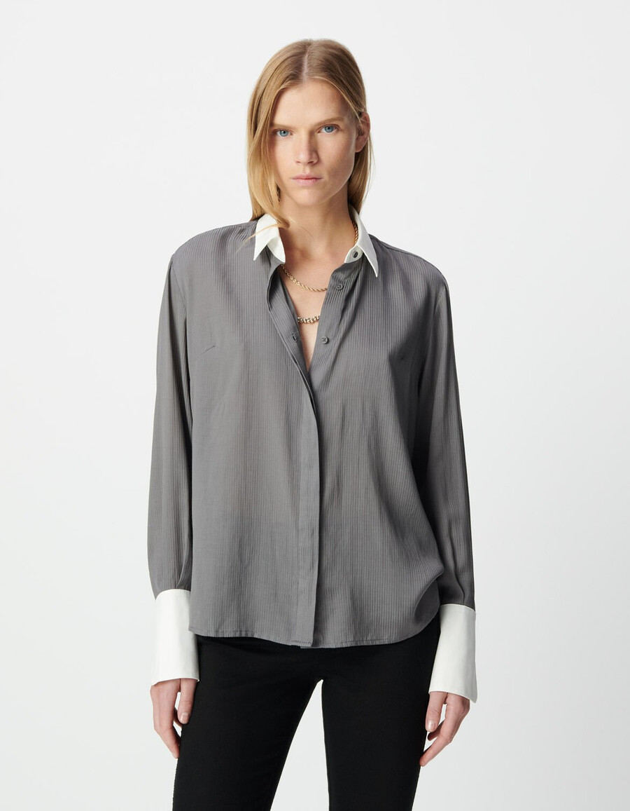 camicia a righe grigie da donna con polsini e colletto bianchi