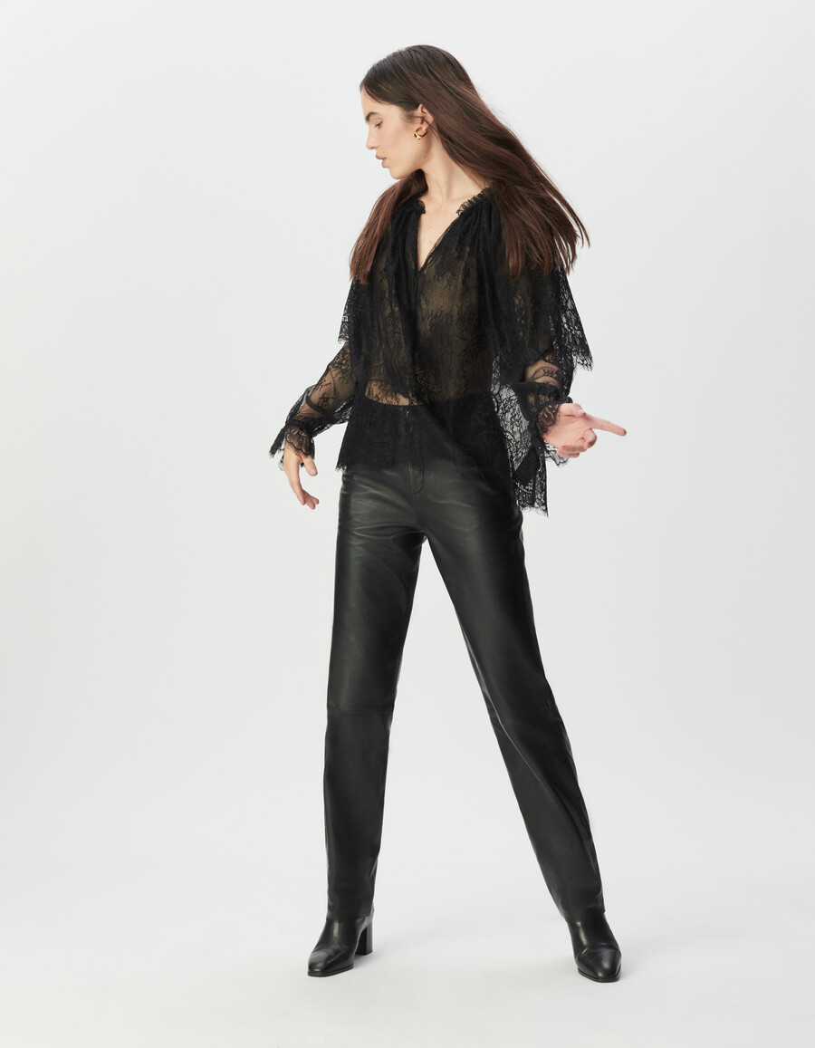 camicetta da donna in pizzo nero con ampie balze