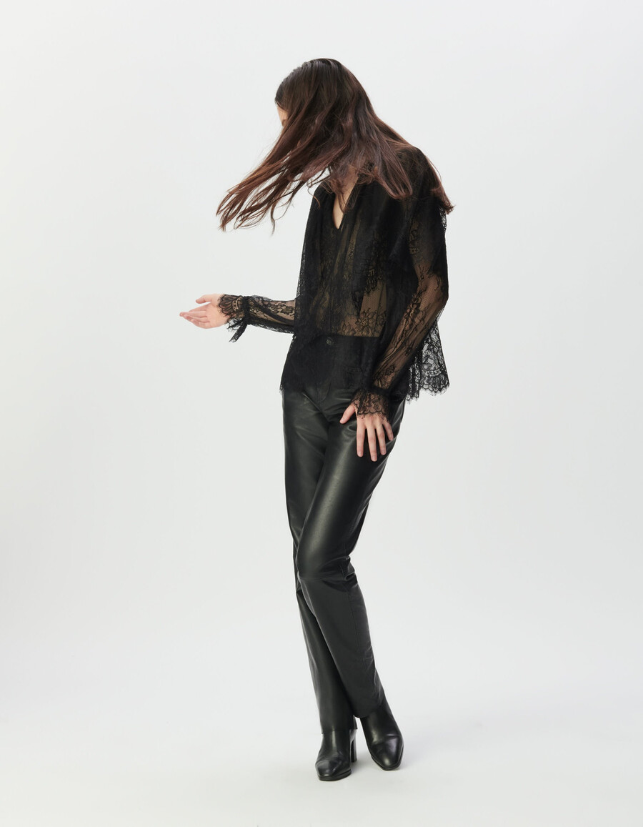 camicetta da donna in pizzo nero con ampie balze