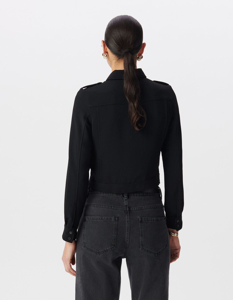 camicia nera corta con tasche a filetto da donna