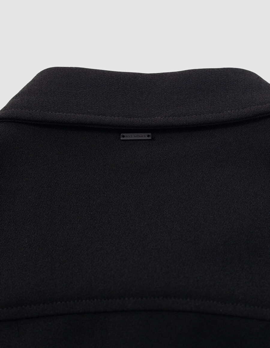 camicia nera corta con tasche a filetto da donna