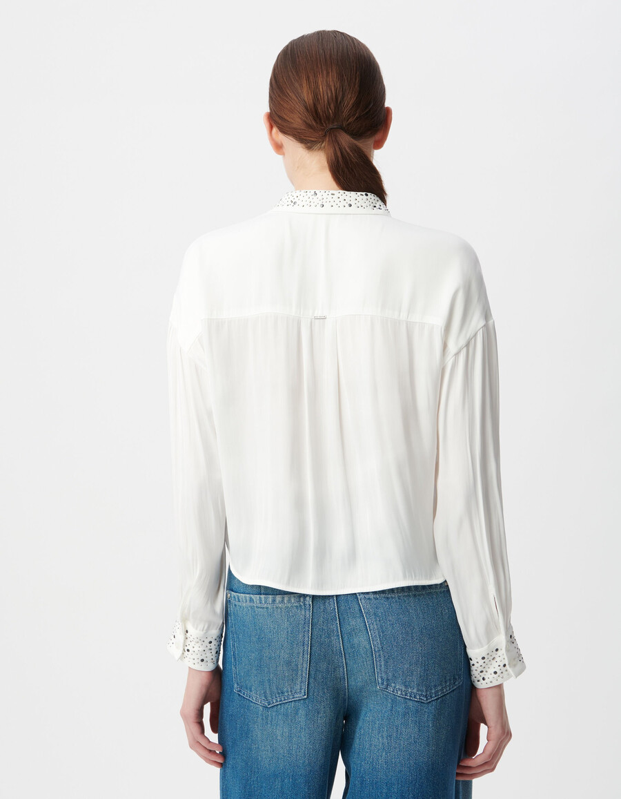 camicia bianca fluida con borchie e strass da donna