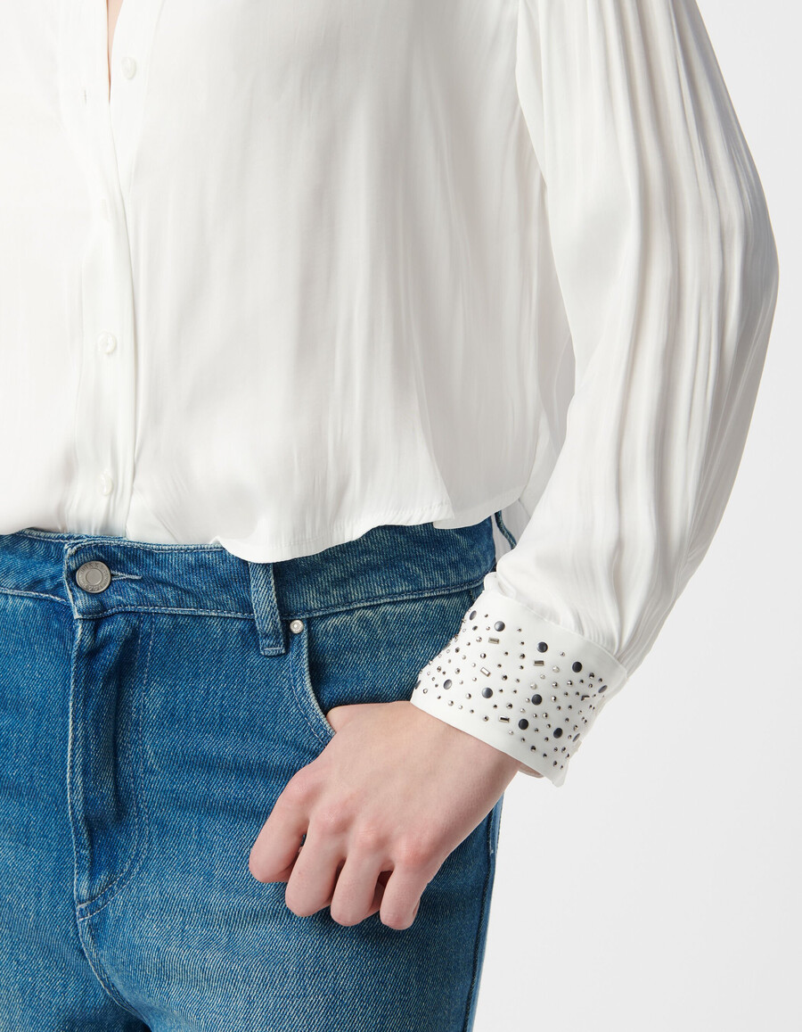camicia bianca fluida con borchie e strass da donna