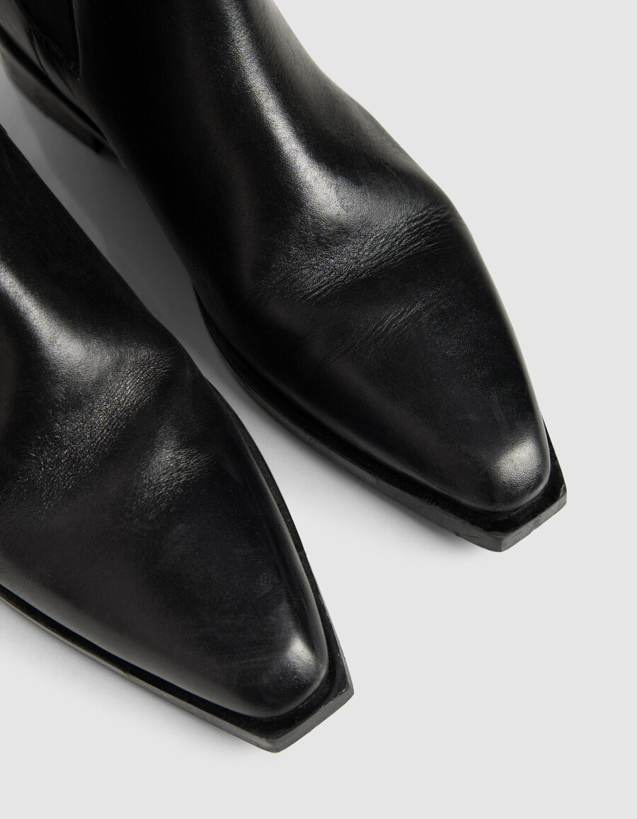 stivaletti chelsea da donna in pelle nera con punta a punta