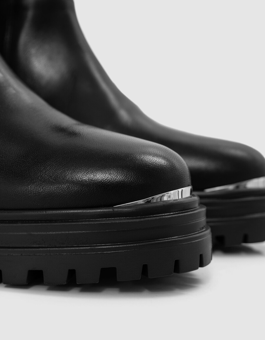 stivali chelsa in pelle nera con fermaglio in metallo da donna