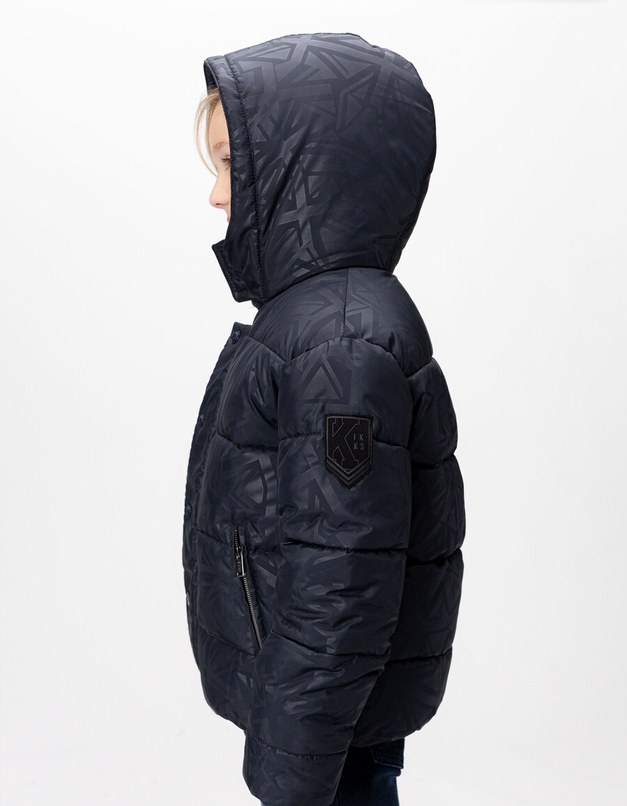 giacca imbottita blu navy da bambino con cappuccio foderato in pelliccia grafica