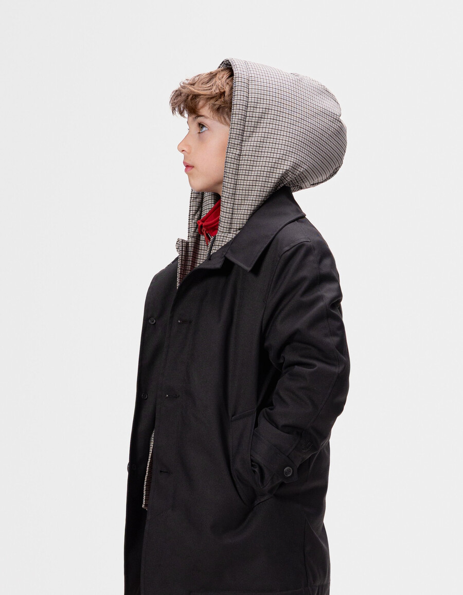 trench nero da bambino con cappuccio a quadri