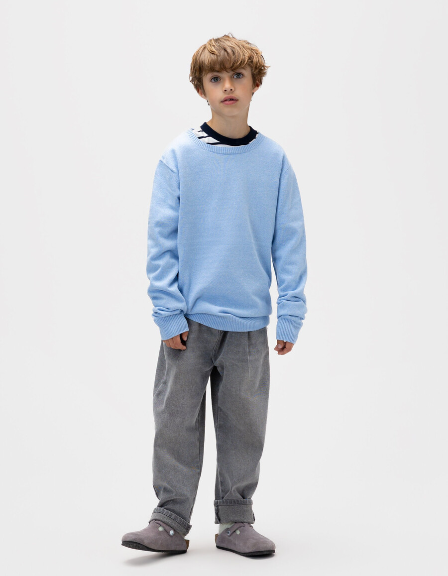 maglione lavorato a maglia blu con messaggio jacquard sul retro per bambino