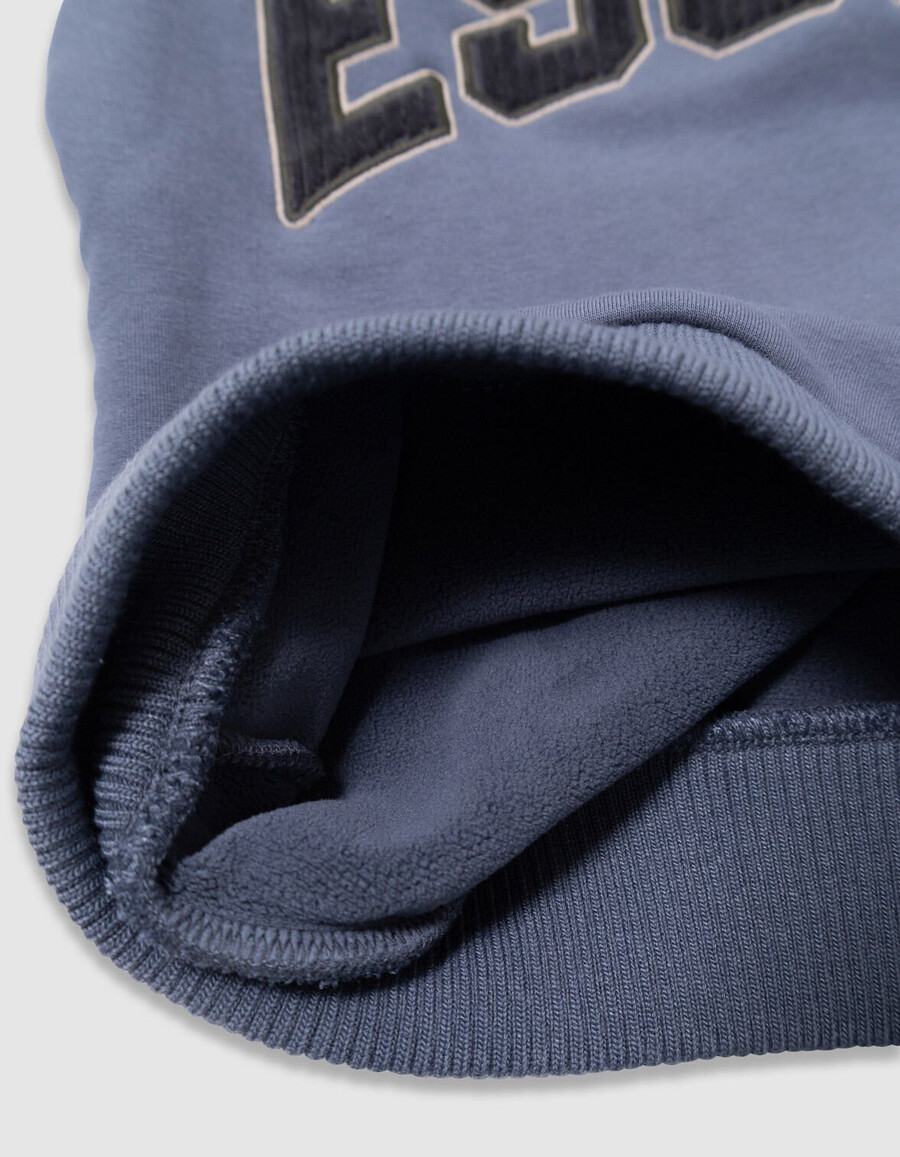 felpa blu da bambino in velluto a coste con slogan ricamato