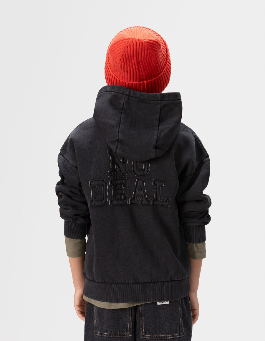cardigan con cappuccio e cerniera nero sbiadito per ragazzi