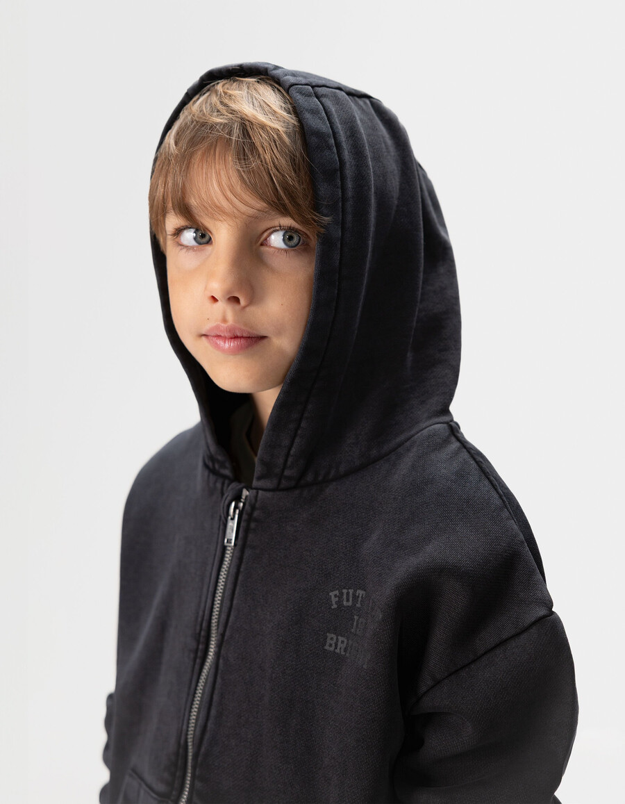cardigan con cappuccio e cerniera nero sbiadito per ragazzi