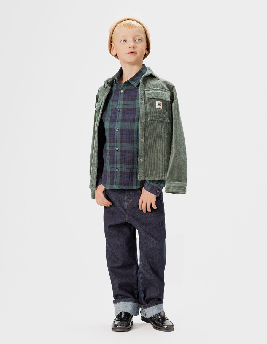 camicia da bambino in velluto a coste verde con bottoni automatici