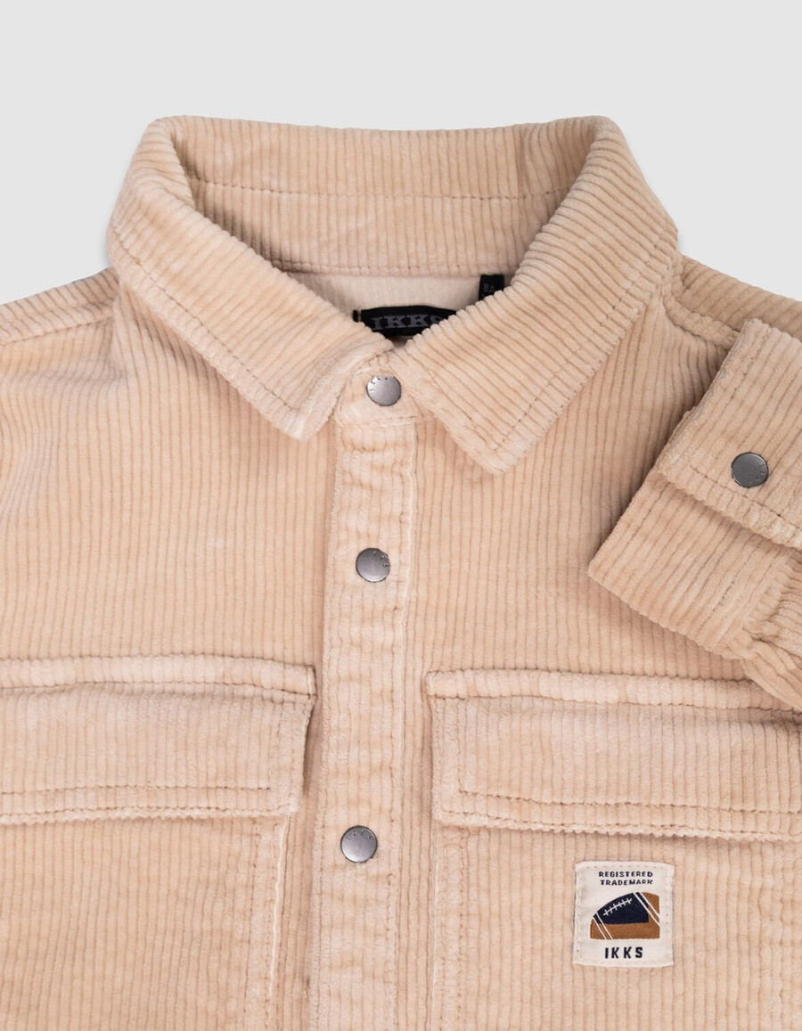 camicia da bambino in velluto a coste beige con bottoni automatici