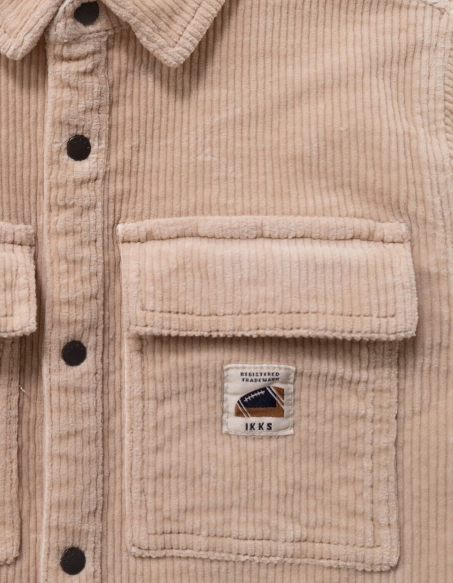 camicia da bambino in velluto a coste beige con bottoni automatici