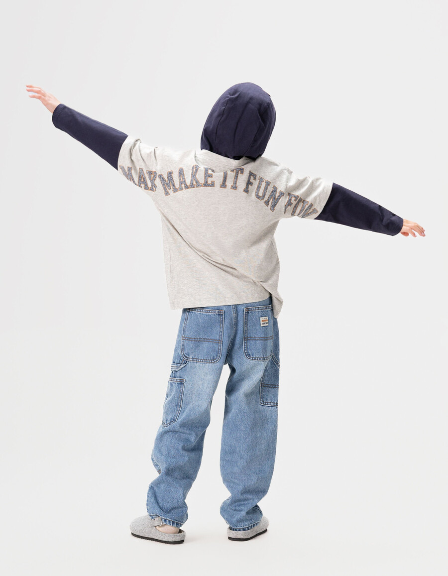 t-shirt grigia in cotone biologico per bambini maniche trompe loeil