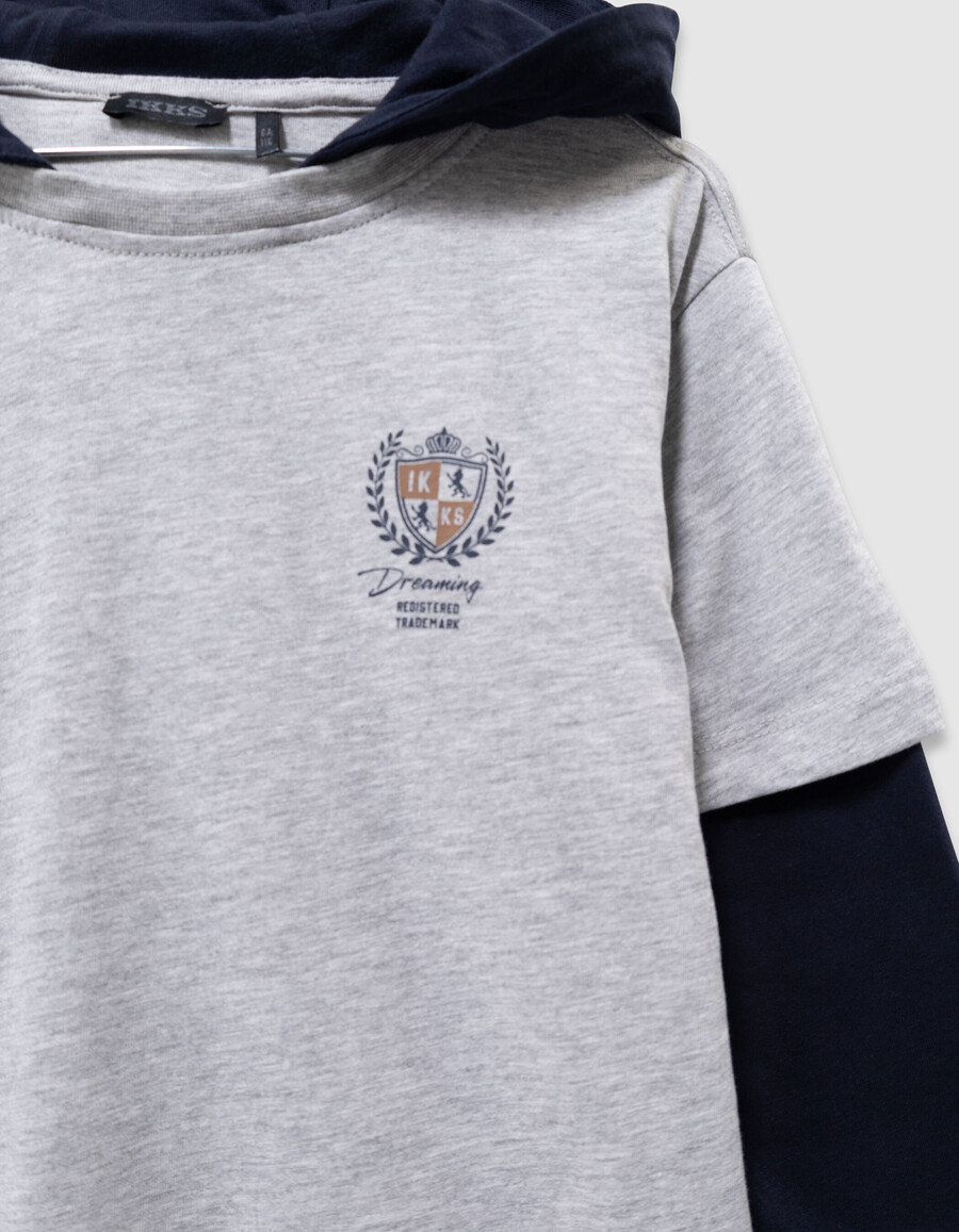 t-shirt grigia in cotone biologico per bambini maniche trompe loeil