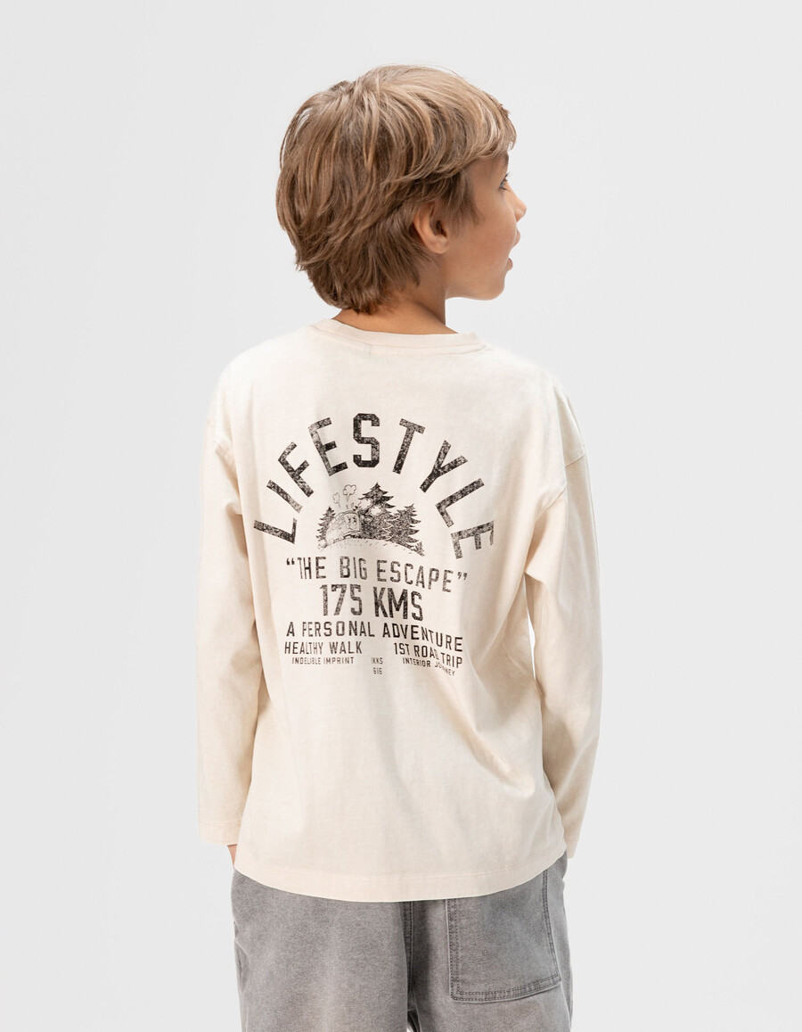 t-shirt beige in cotone biologico per bambini con stampa xl sul retro