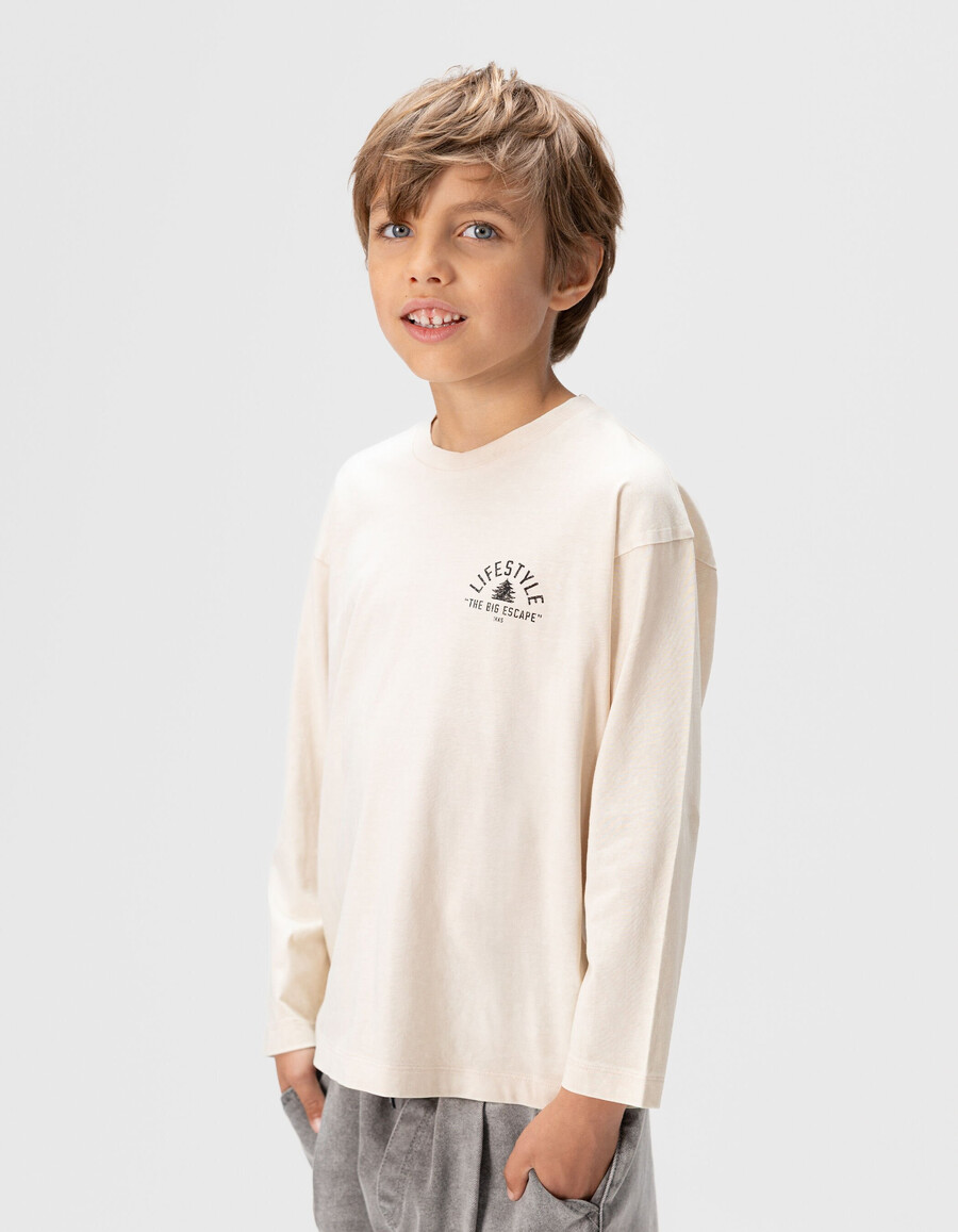 t-shirt beige in cotone biologico per bambini con stampa xl sul retro