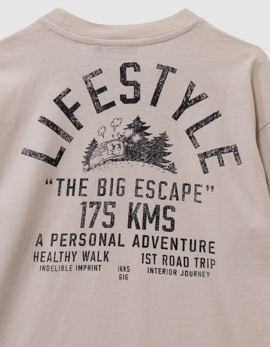 t-shirt beige in cotone biologico per bambini con stampa xl sul retro