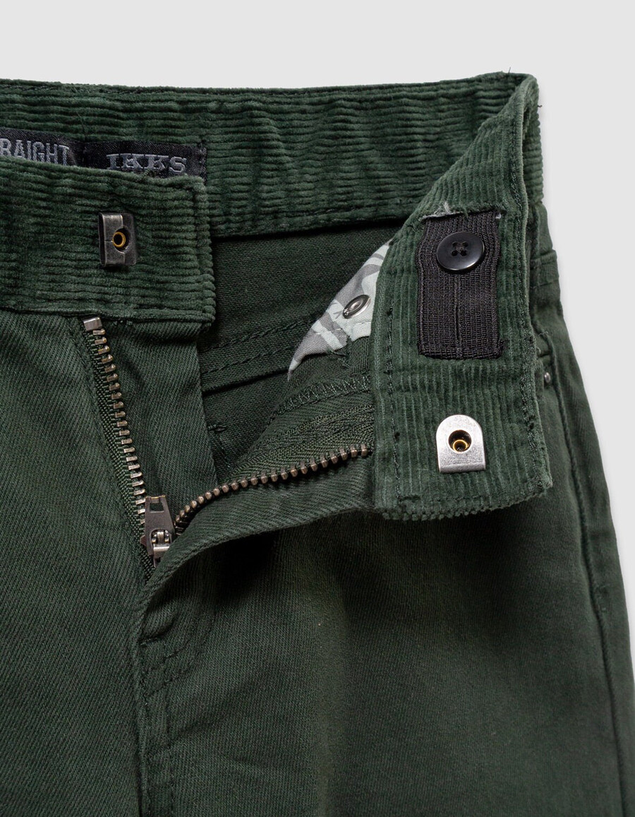 jeans dritti verdi da ragazzo con dettagli in velluto