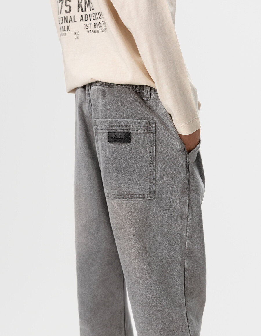 jeans larghi grigi da ragazzo con vita elasticizzata