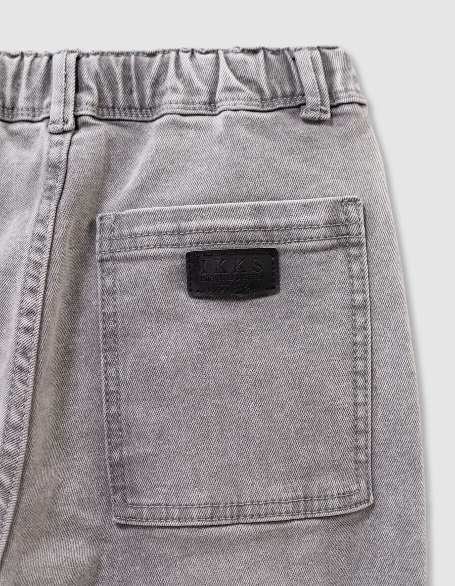 jeans larghi grigi da ragazzo con vita elasticizzata