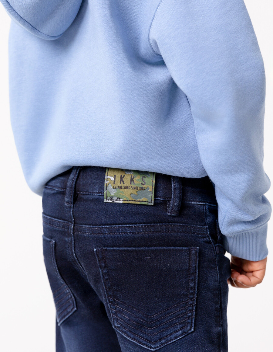 jeans slim blu-neri da ragazzo con impunture a zig-zag