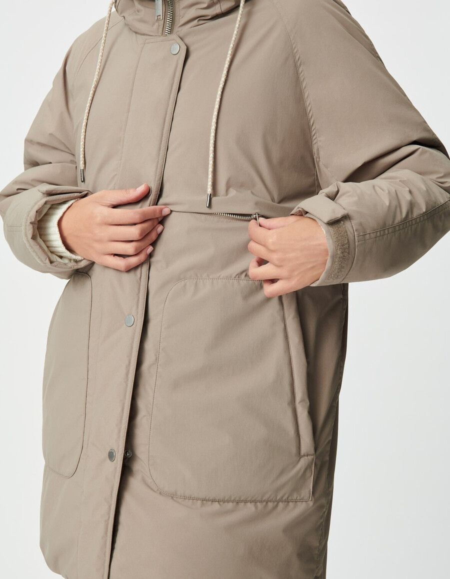 giacca imbottita beige da donna con cappuccio foderato in pelliccia