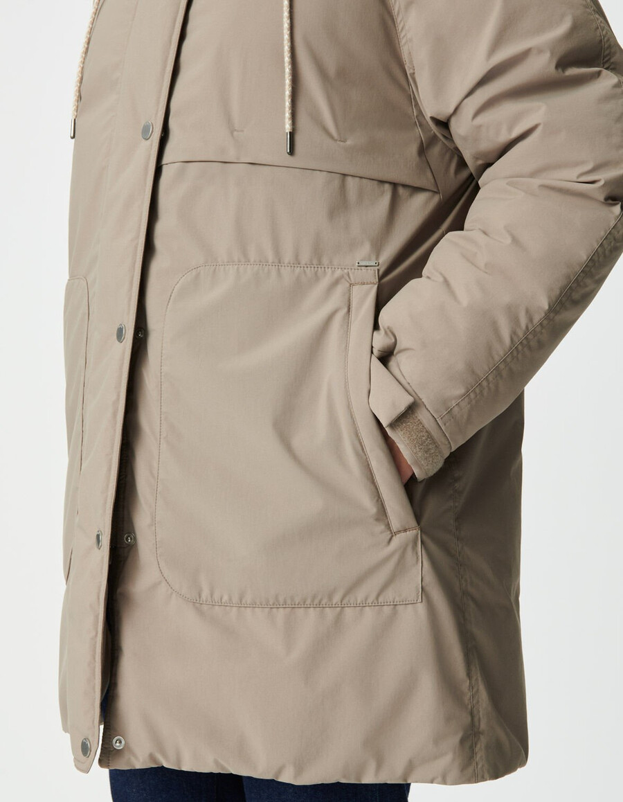 giacca imbottita beige da donna con cappuccio foderato in pelliccia
