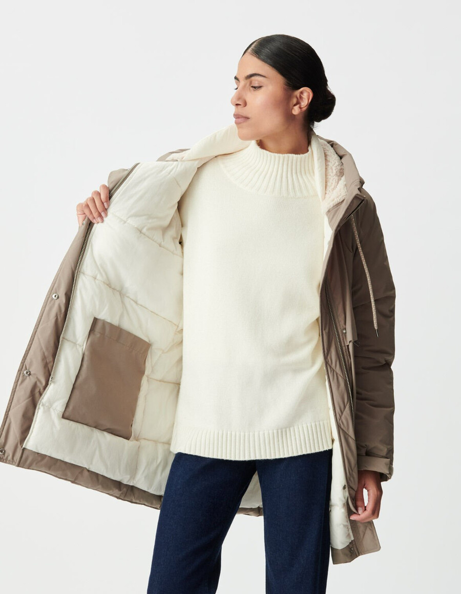 giacca imbottita beige da donna con cappuccio foderato in pelliccia