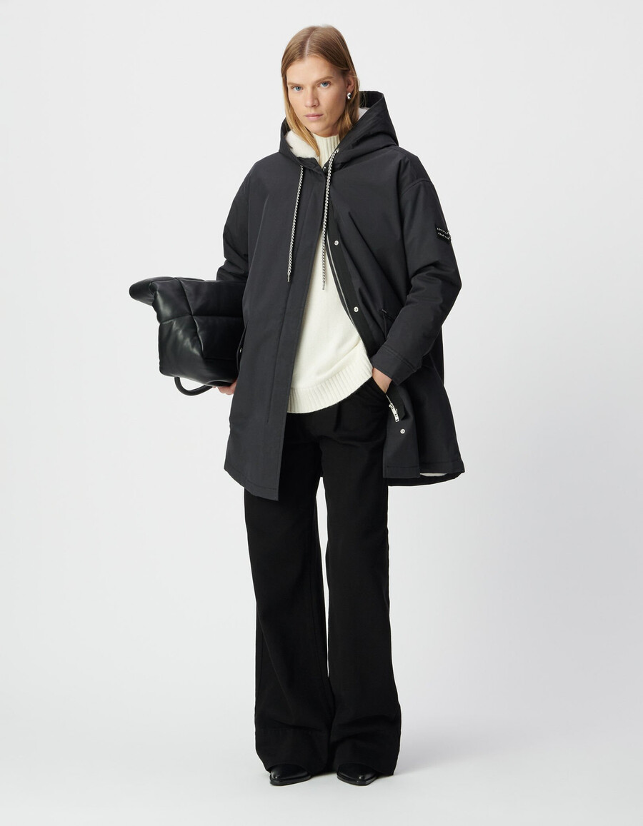 parka nero con cappuccio e fodera in pelliccia da donna