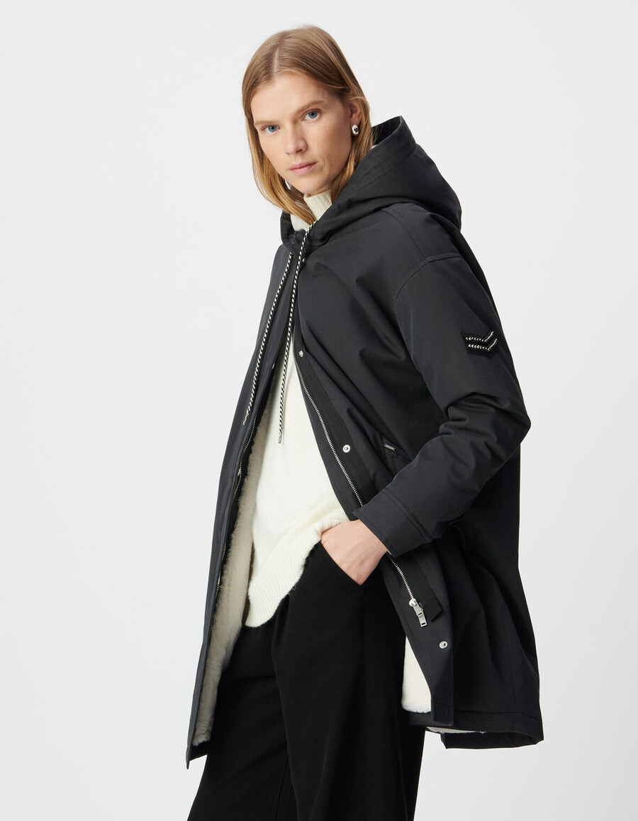 parka nero con cappuccio e fodera in pelliccia da donna
