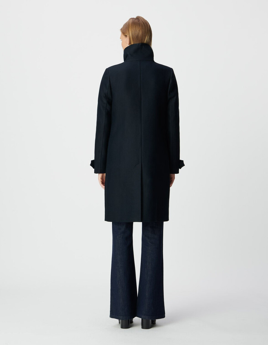 cappotto da donna blu navy con bottoni incisi