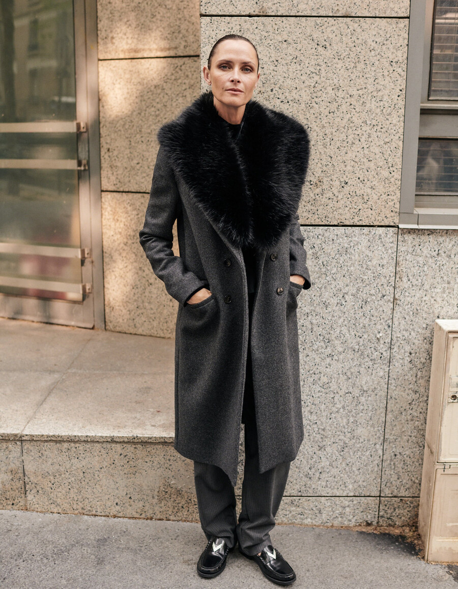 cappotto dritto grigio da donna collo in pelliccia nera staccabile