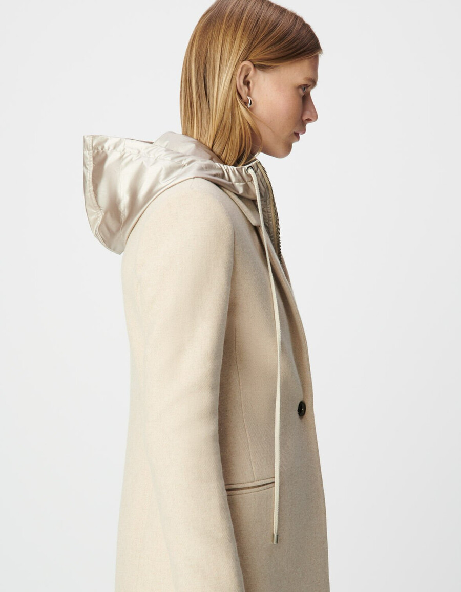 cappotto beige da donna con cappuccio staccabile