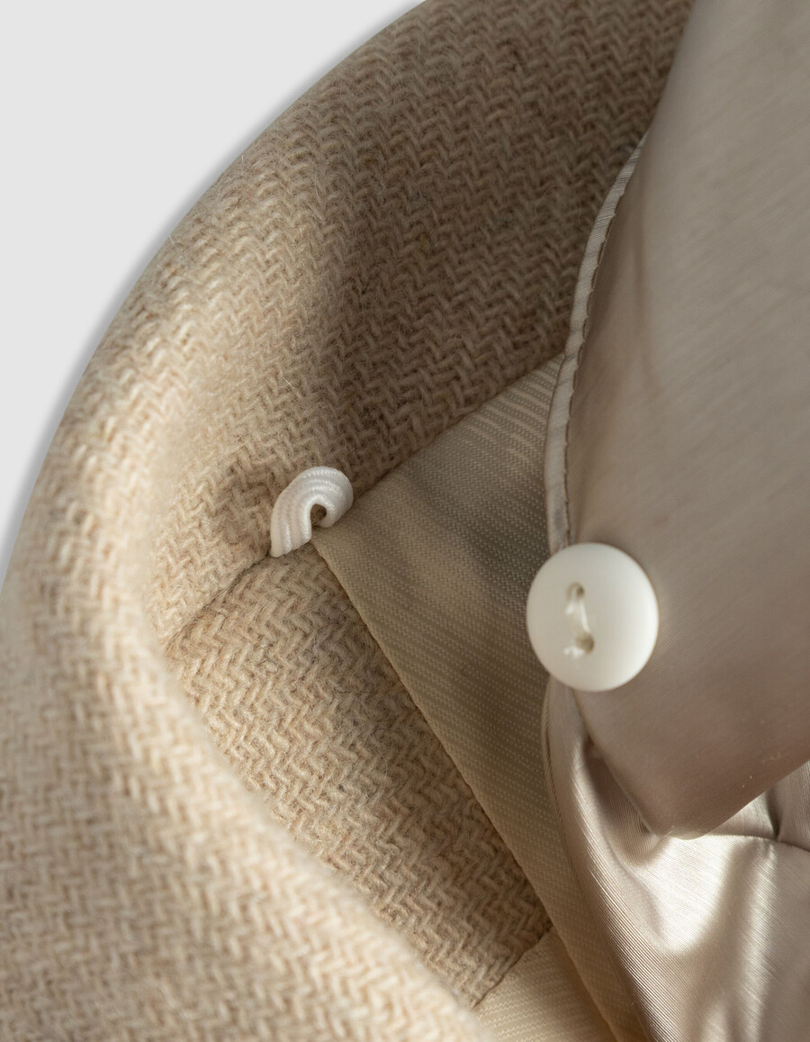 cappotto beige da donna con cappuccio staccabile