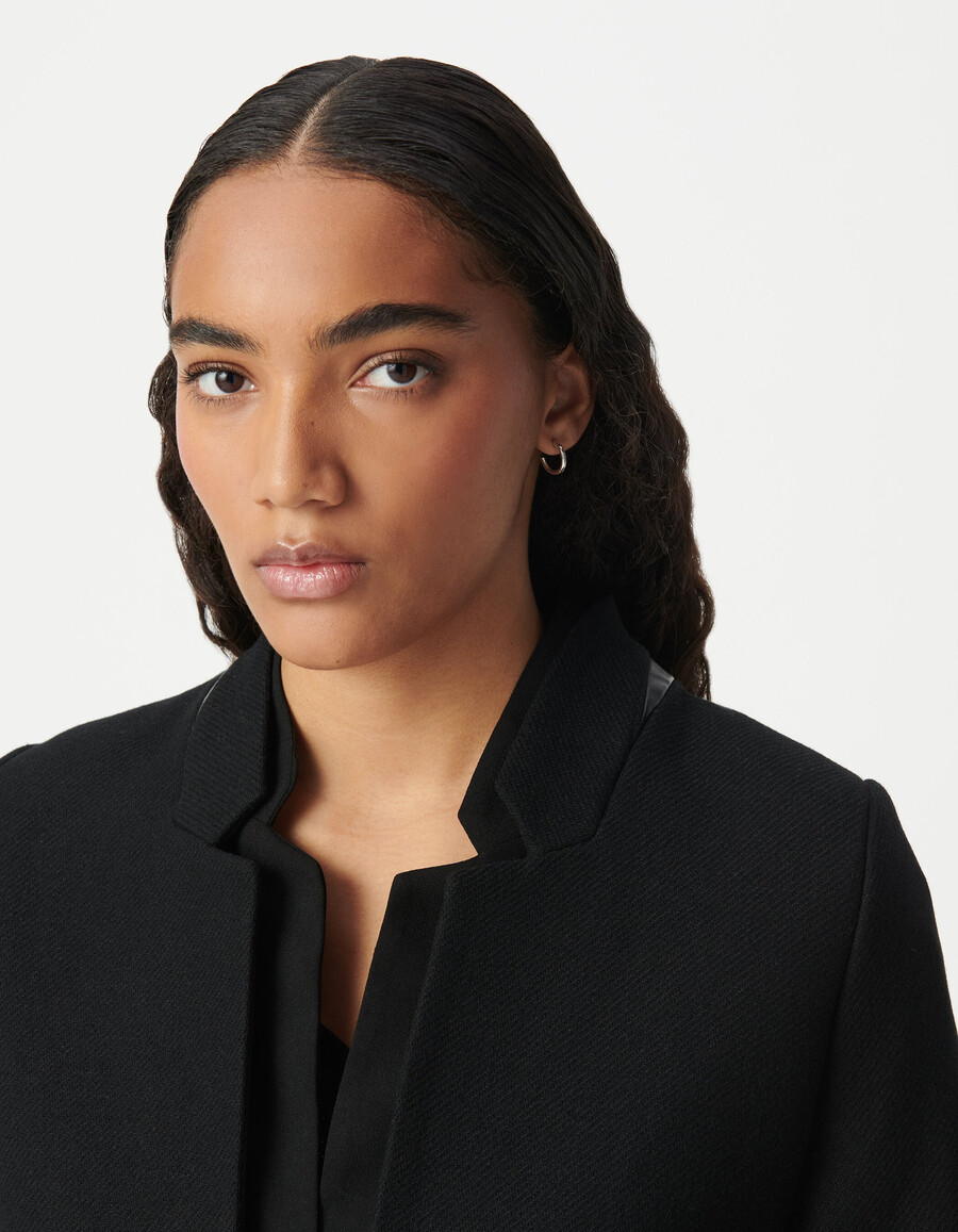cappotto con colletto nero da donna