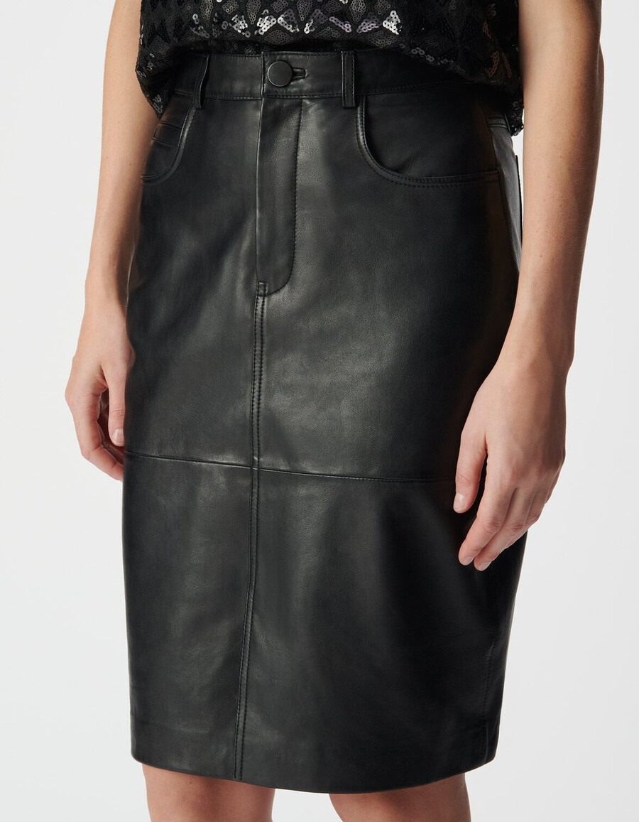 gonna dritta al ginocchio in pelle nera da donna