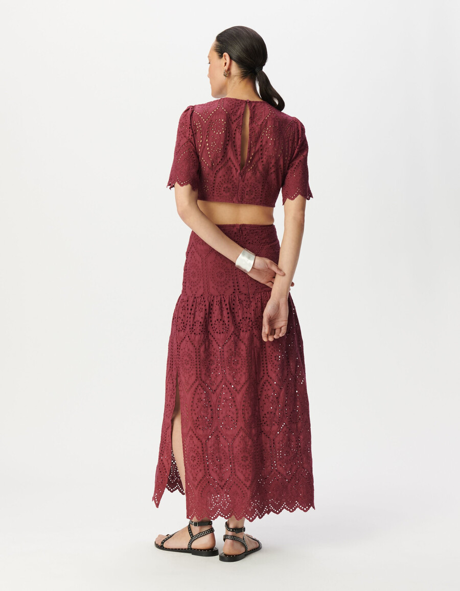 abito lungo da donna con schiena scoperta e ricamo in occhielli bordeaux