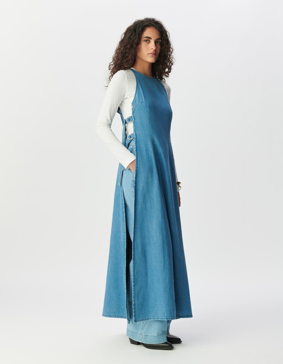 abito lungo in denim senza maniche con lati aperti