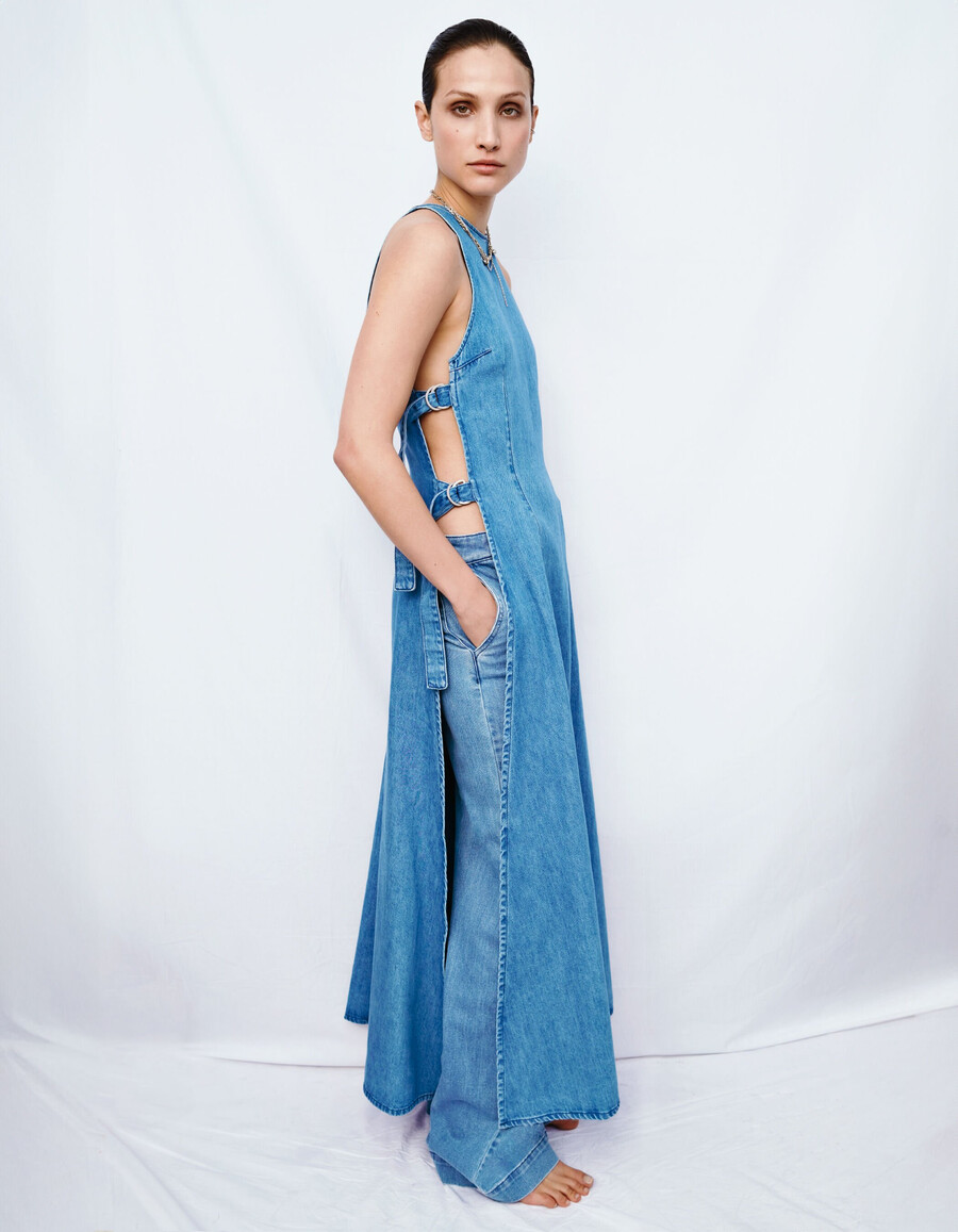 abito lungo in denim senza maniche con lati aperti